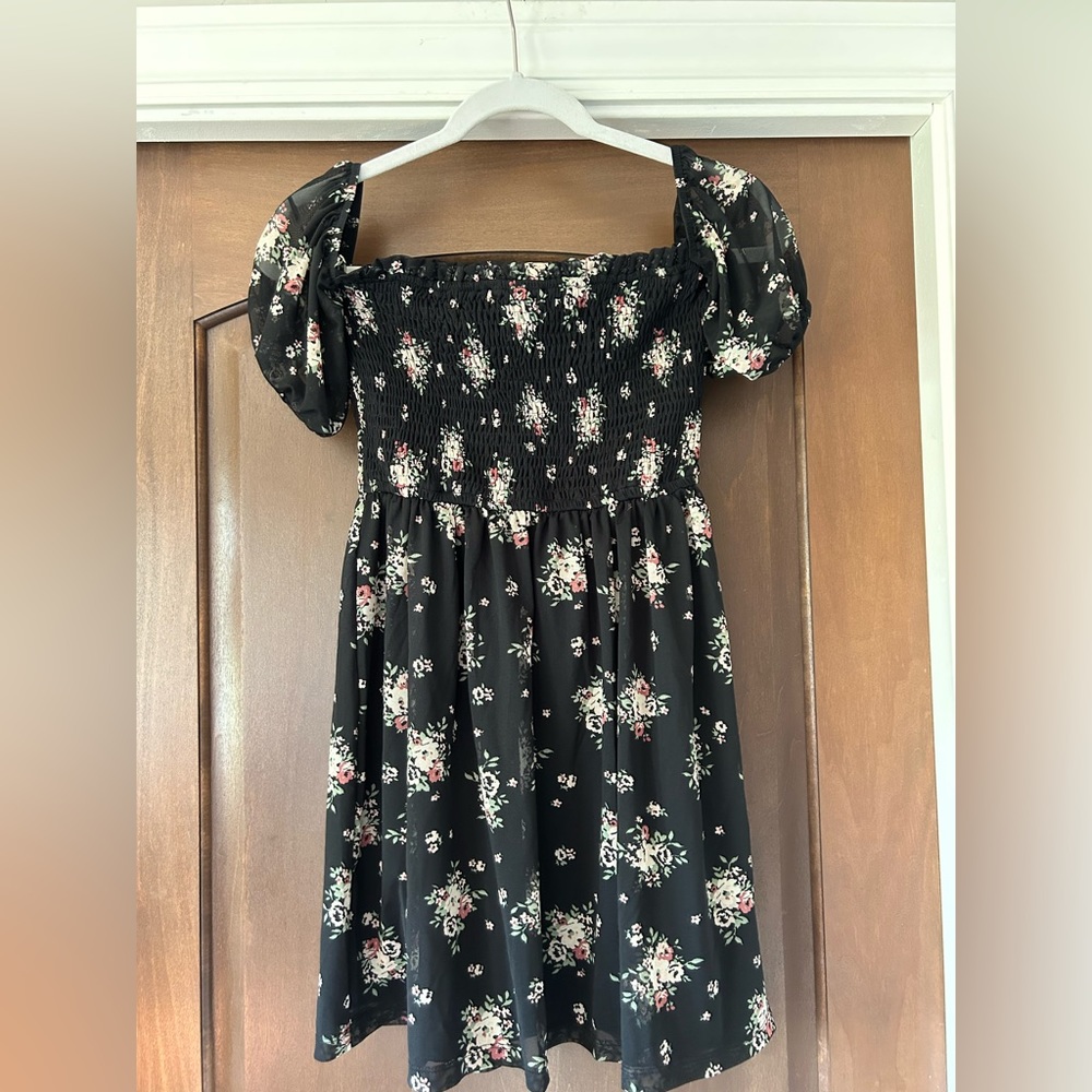 HOLLISTER, Black, Smocked Floral Dress, Size: S
